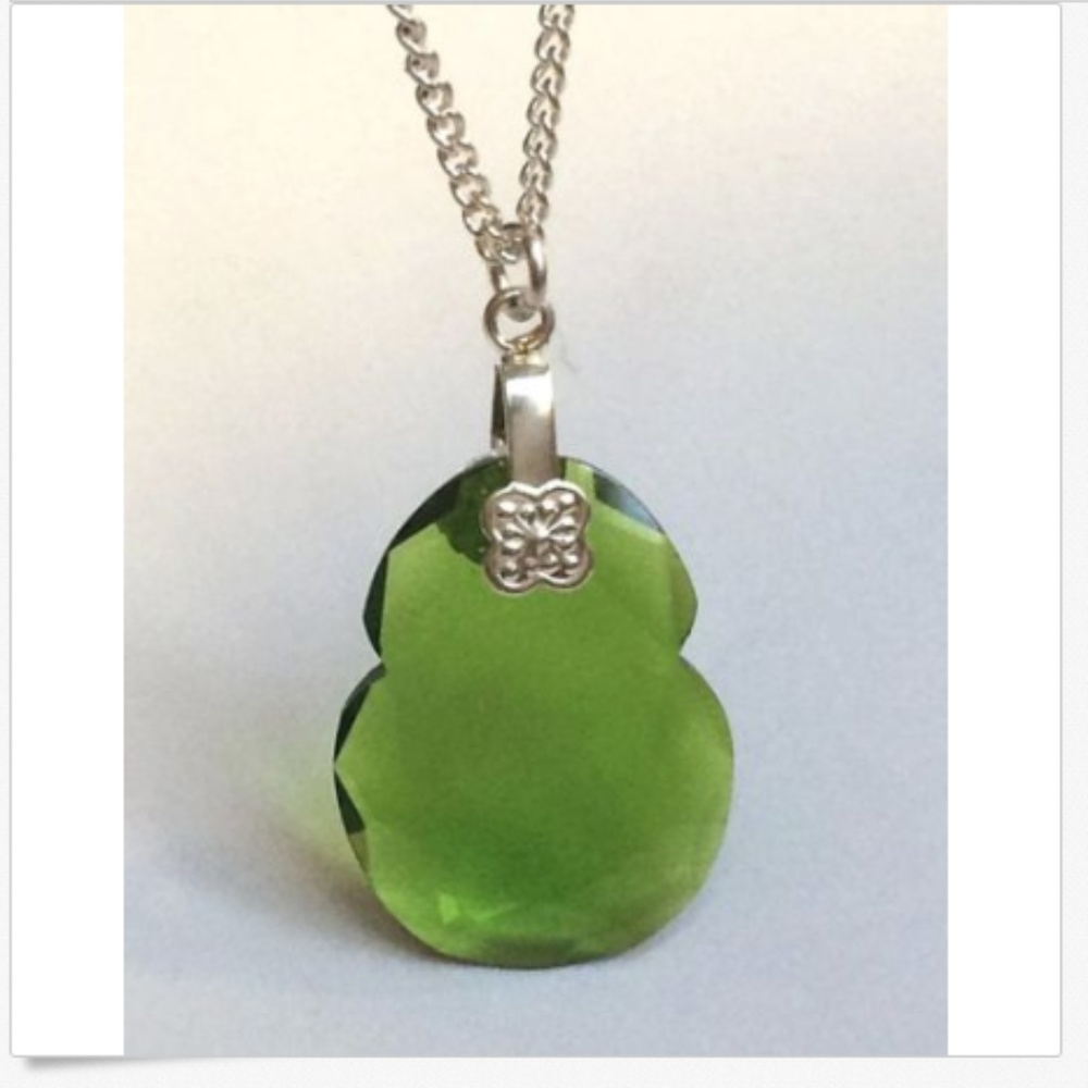 Vintage Silver Green Art Glass Pendant Necklace Simulated Emerald 18" Plated